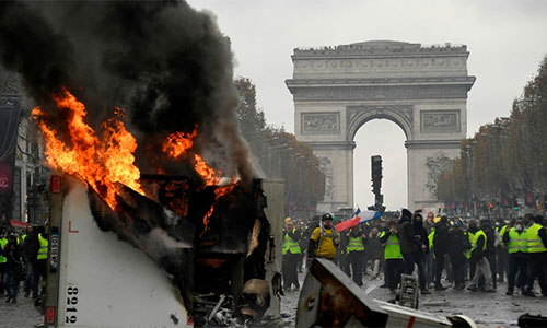 protestas de los “chalecos amarillos” Emmanuel Macron cede ante las violentas protestas de los “chalecos amarillos”